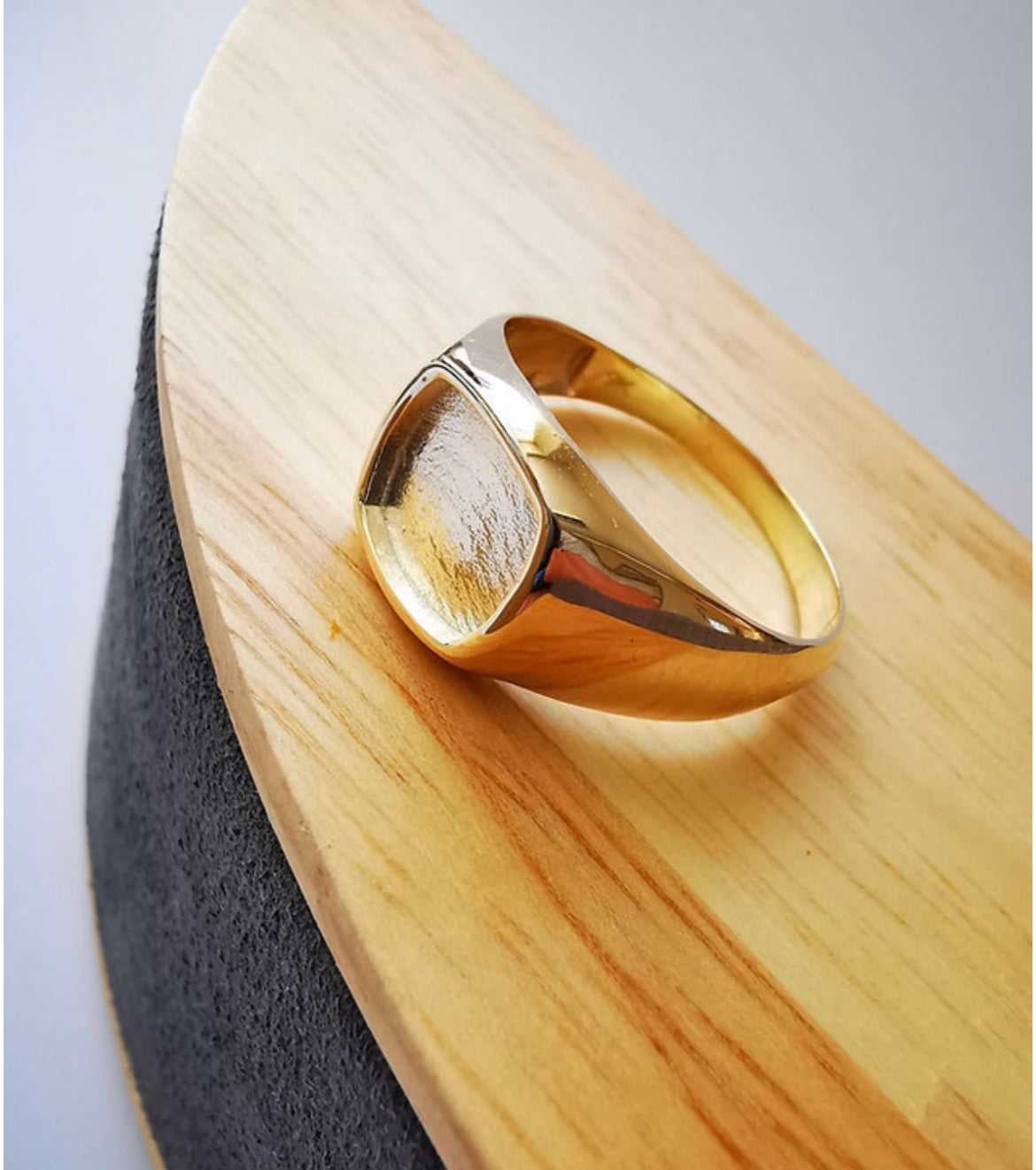 9k Solid Gold Unisex Signet Ring