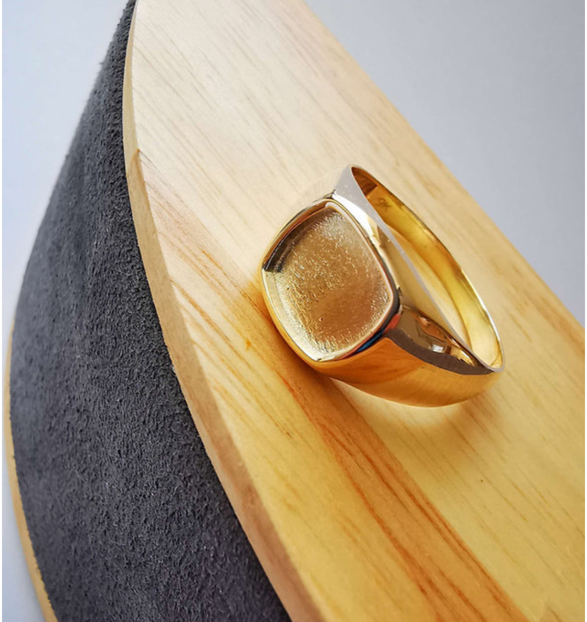 9k Solid Gold Unisex Signet Ring