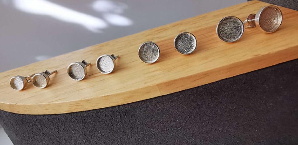 Round Studs