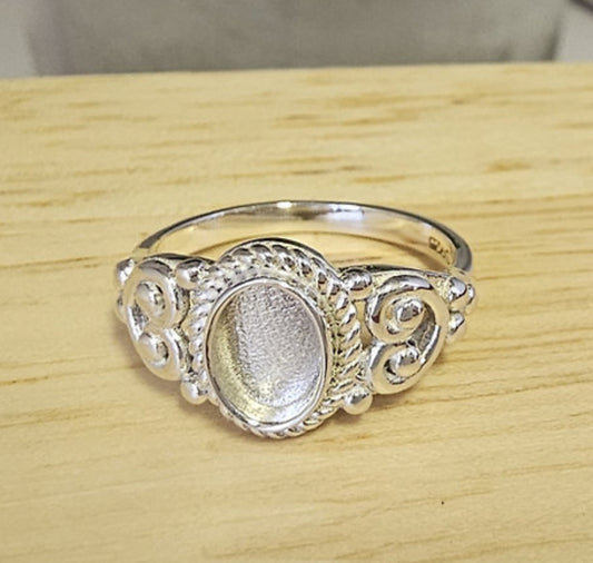 Filigree Bobble Oval RIng